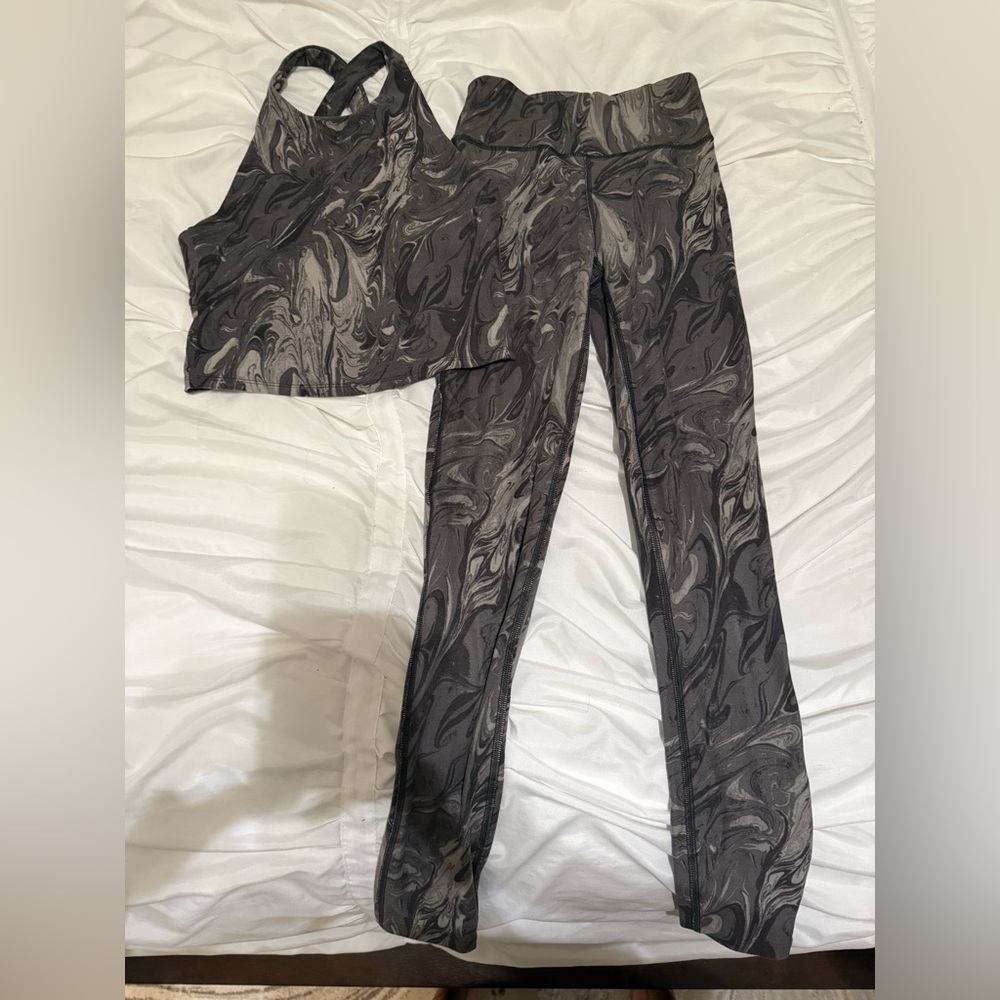 Abercrombie & Fitch Black and Gray Swirl Legging set